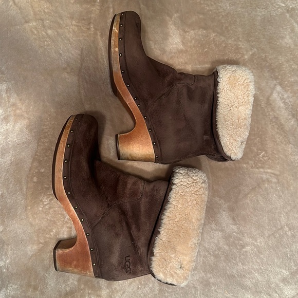 UGG Shoes - UGG Boots - size 9 brown- Used